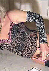Libidinous crossdresser kim wanking for a messy