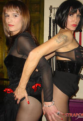 Shemale and jane licking each other through nylon
